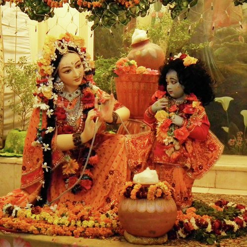 Iskcon Bhajan Sandhya (Yashomati Nandan)